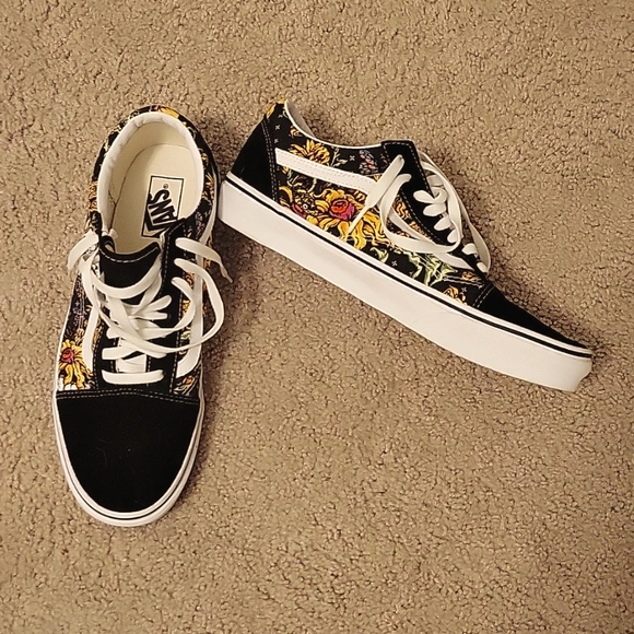 Worn once. Not my style - Picture 1 of 2